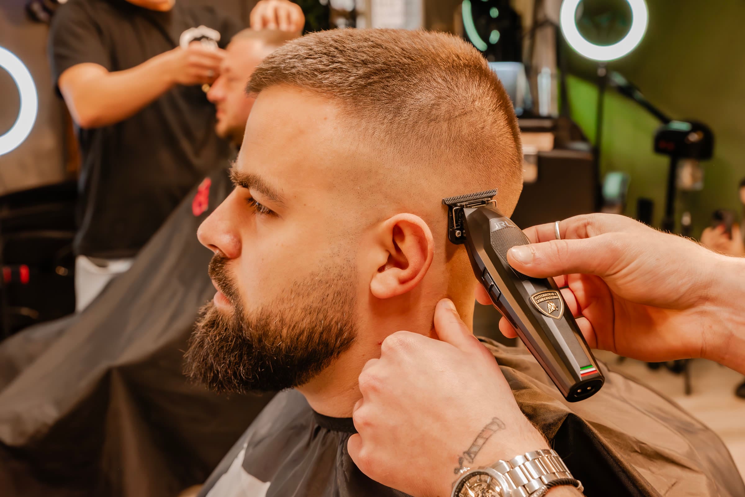 Коса и брада в Alibi Salon