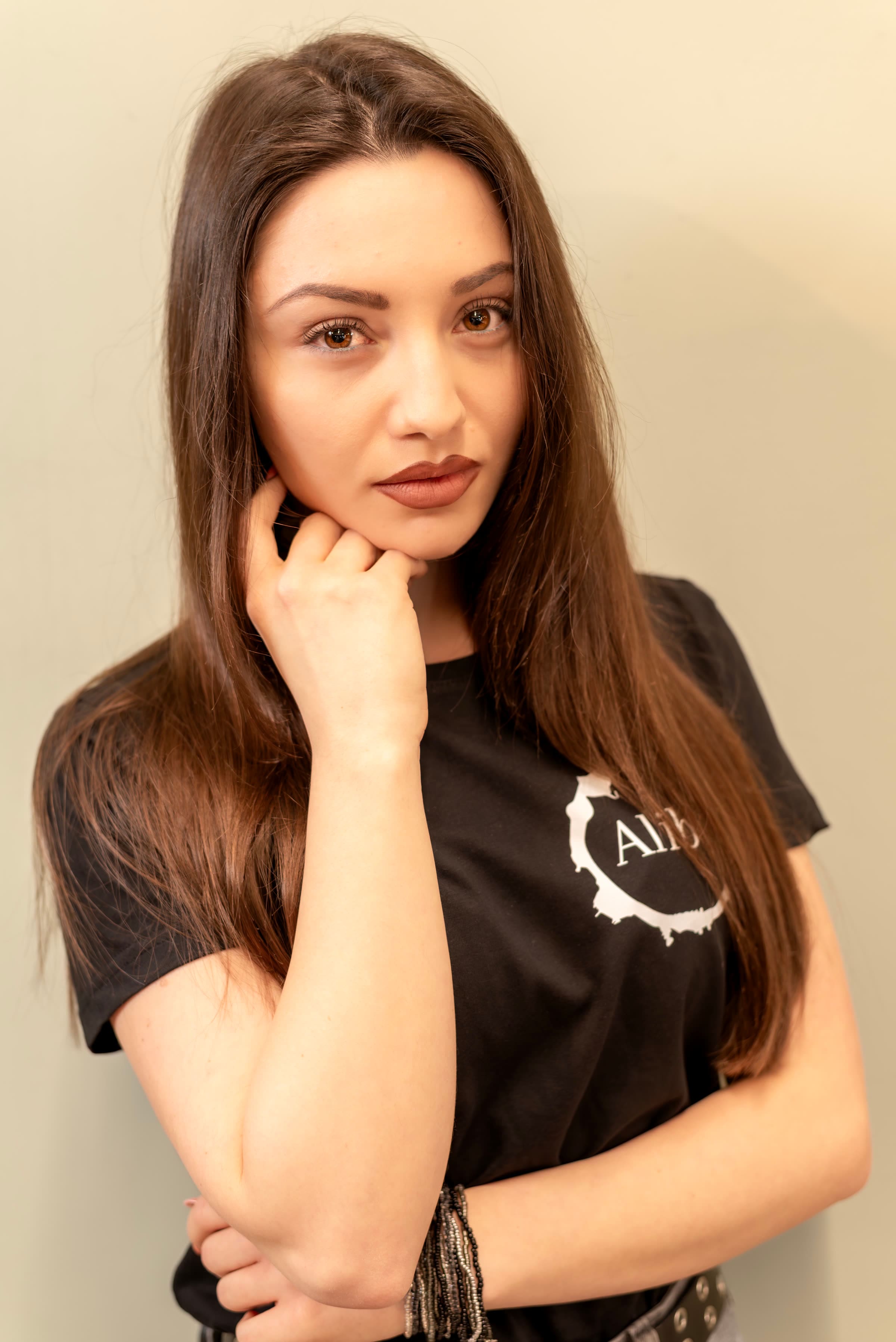 Маникюристка Лили — Alibi Salon